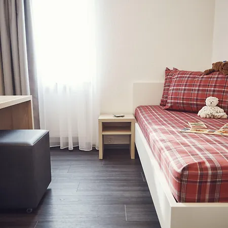 Serviced By Solaria 3* Davos