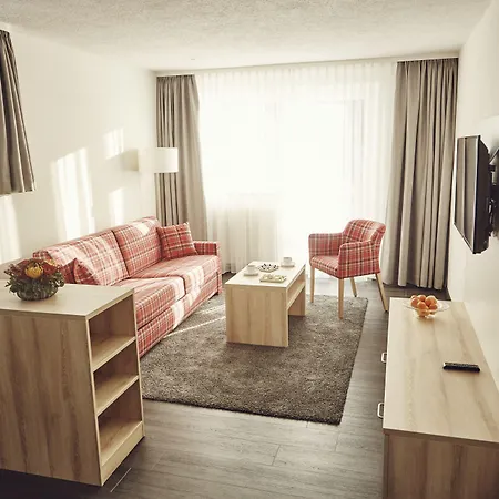 מלון דירות Serviced By Solaria 3*