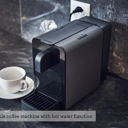 מלון דירות Serviced By Solaria 3*