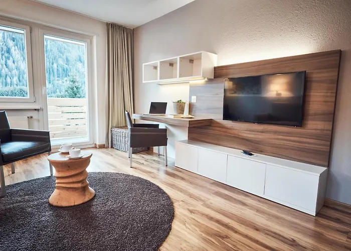 מלון דירות Serviced By Solaria 3*