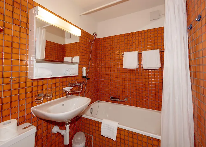 מלון דירות Serviced By Solaria 3*