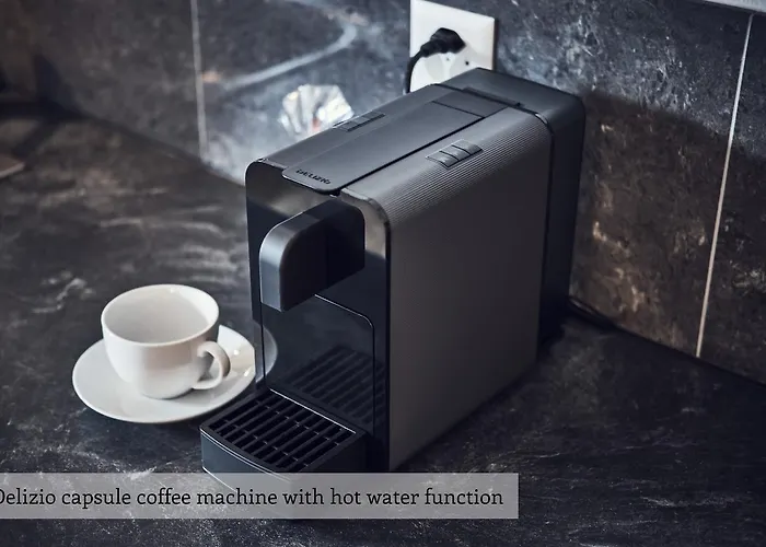 מלון דירות Serviced By Solaria 3*